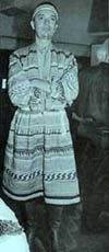フロリダ原住民の正装（？）を身にまとったジャコ